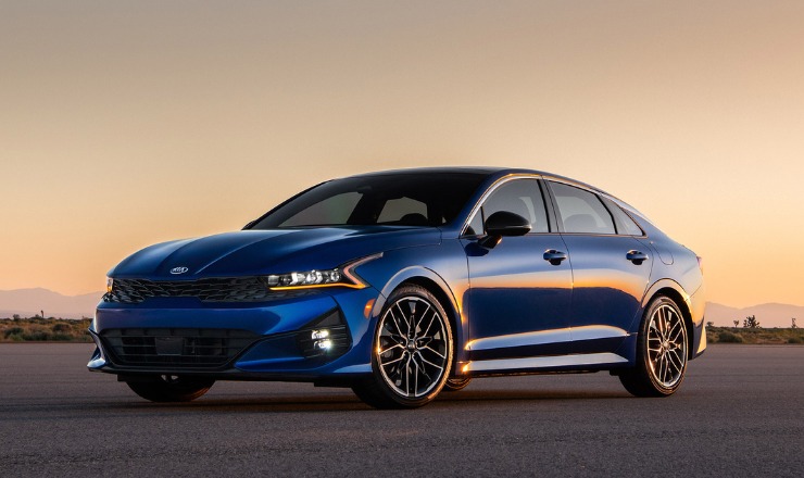Kia K5 sedan car rental JVC Dubai 200 AED per day